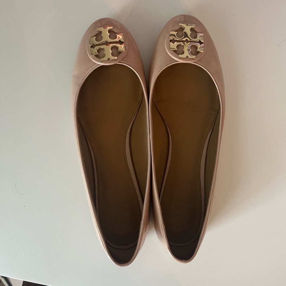 Tory Burch nude flats. Mint condition no flaws!
